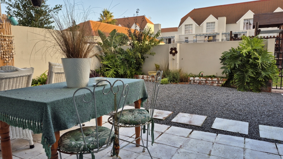 2 Bedroom Property for Sale in Whispering Pines Western Cape